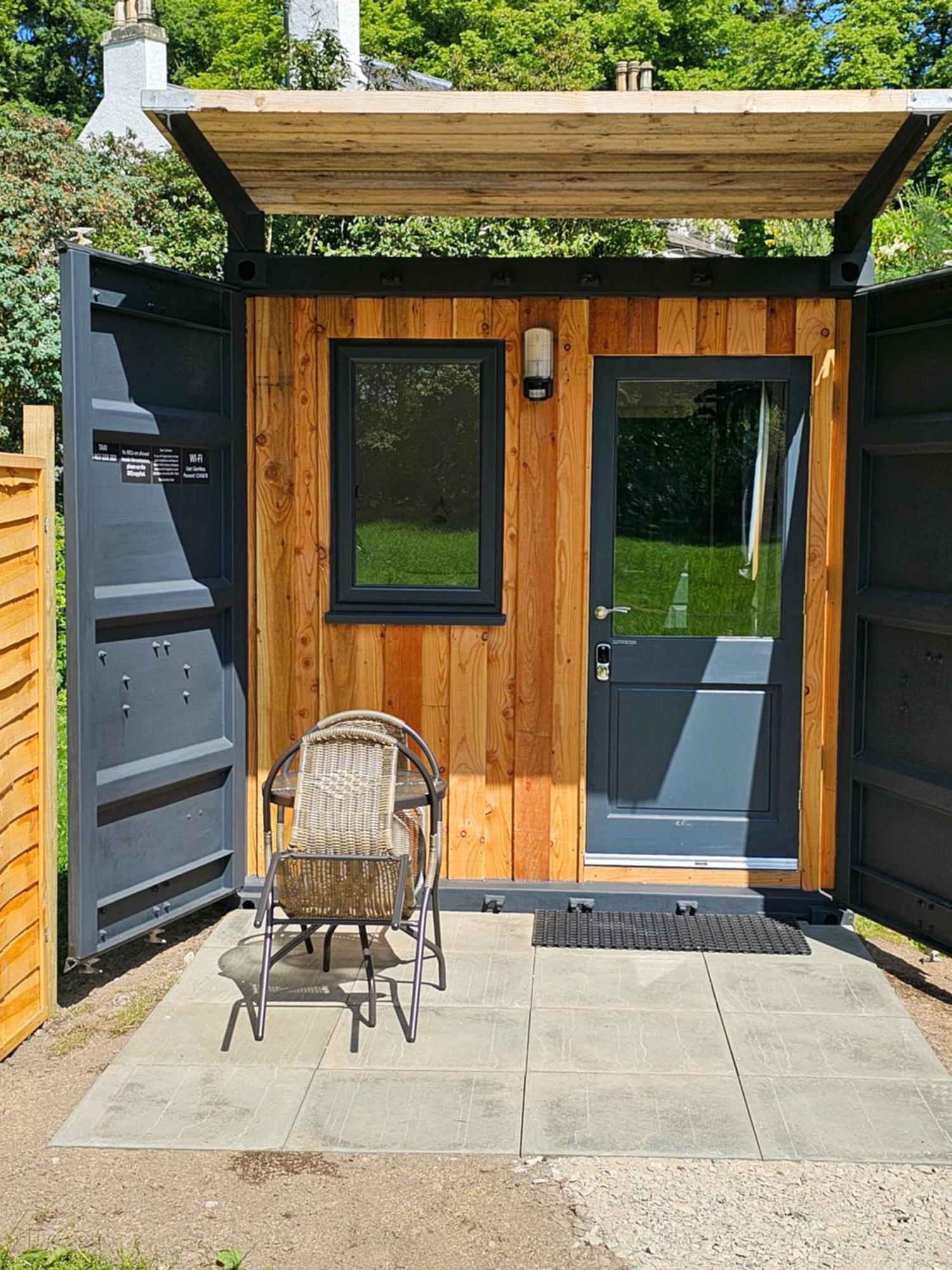 A Unique Experience In A Converted Shipping Containers, Glamness Is Adults Only Inverness Camera foto