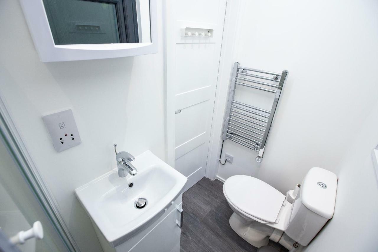 A Unique Experience In A Converted Shipping Containers, Glamness Is Adults Only Inverness Esterno foto